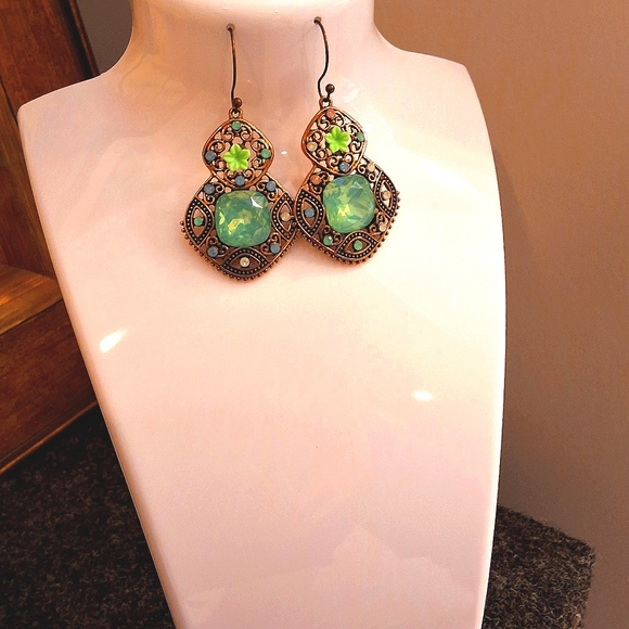 💥SALE💥NEW Flower Jeweled Green Gold Bohemian Dangle Earrings - Picture 5 of 5